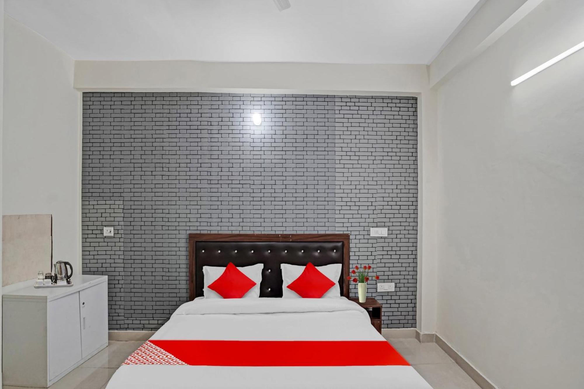 Hotel O Avs Hotel & Restaurant Noida Exterior foto